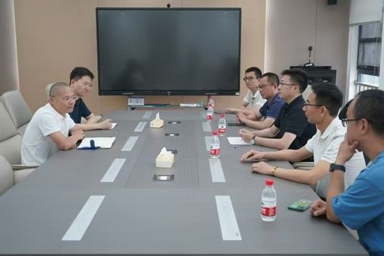 四川省什邡中学一行来访公司交流座谈