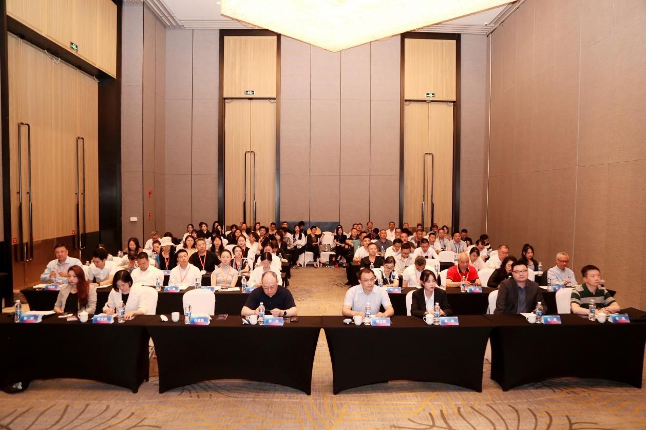 【转】四川新闻报道公司员工活动——聚焦“企业海外上市”，探讨国际发展路径