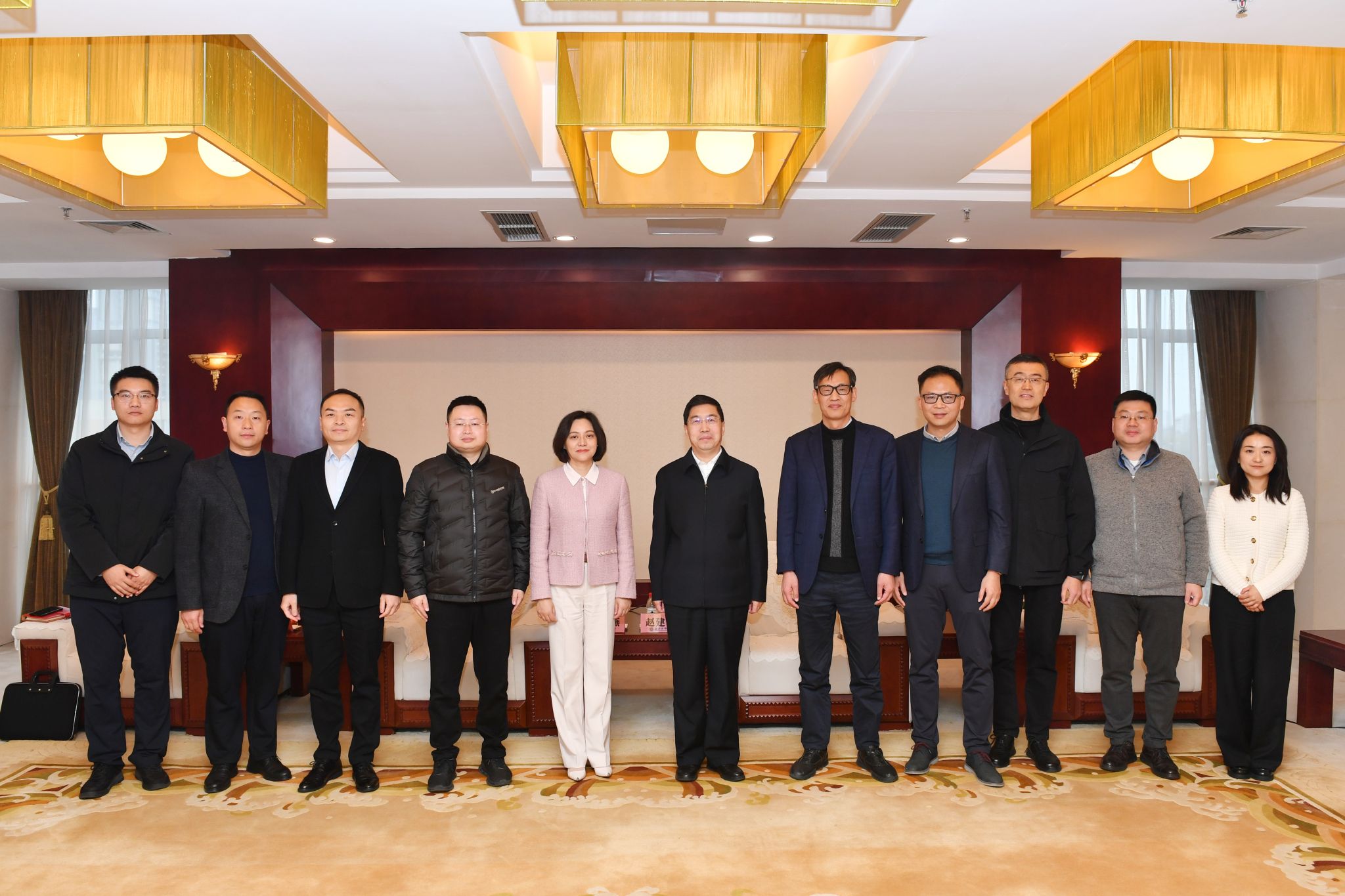 四川省工商联主席、省总商会会长唐燕一行来校调研座谈