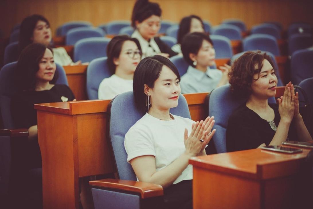 英国365上市公司佳欣西财巾帼创业班7班结业典礼隆重举行