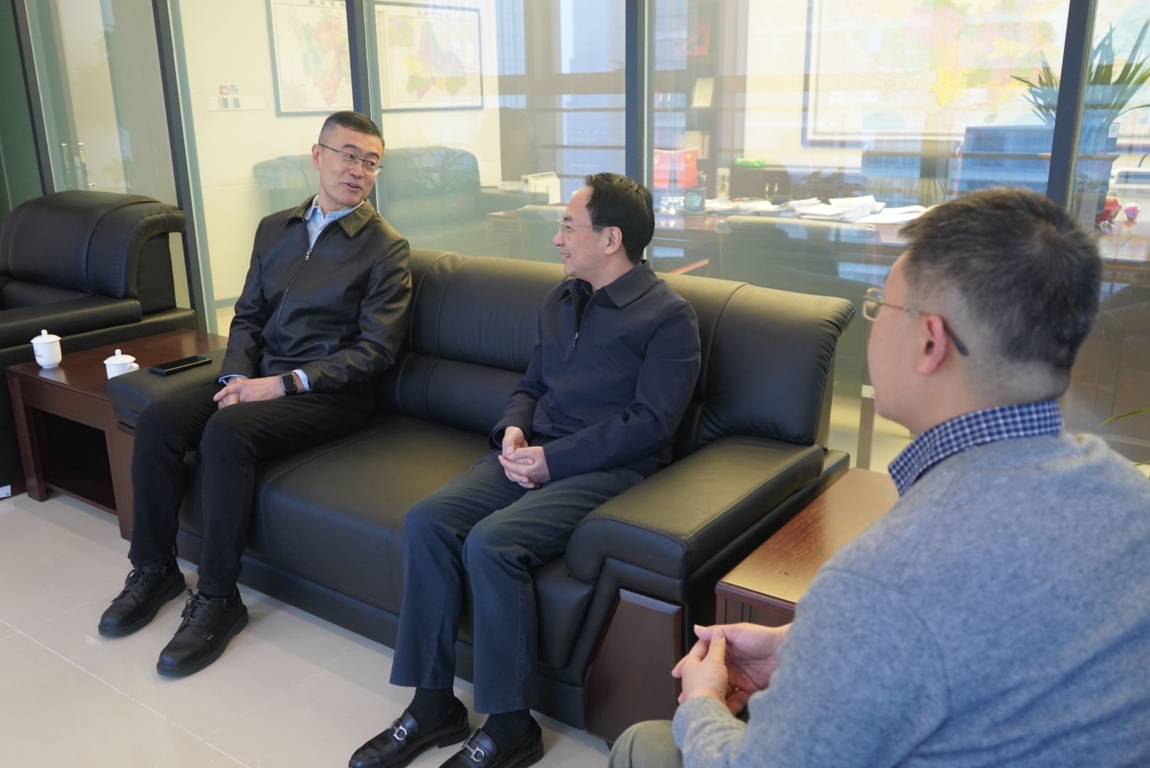 百年校庆｜公司领导带队走访员工