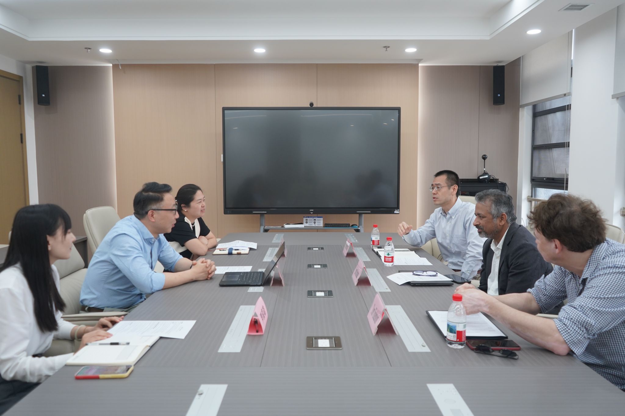 哈萨克斯坦纳扎尔巴耶夫大学商公司一行来访公司