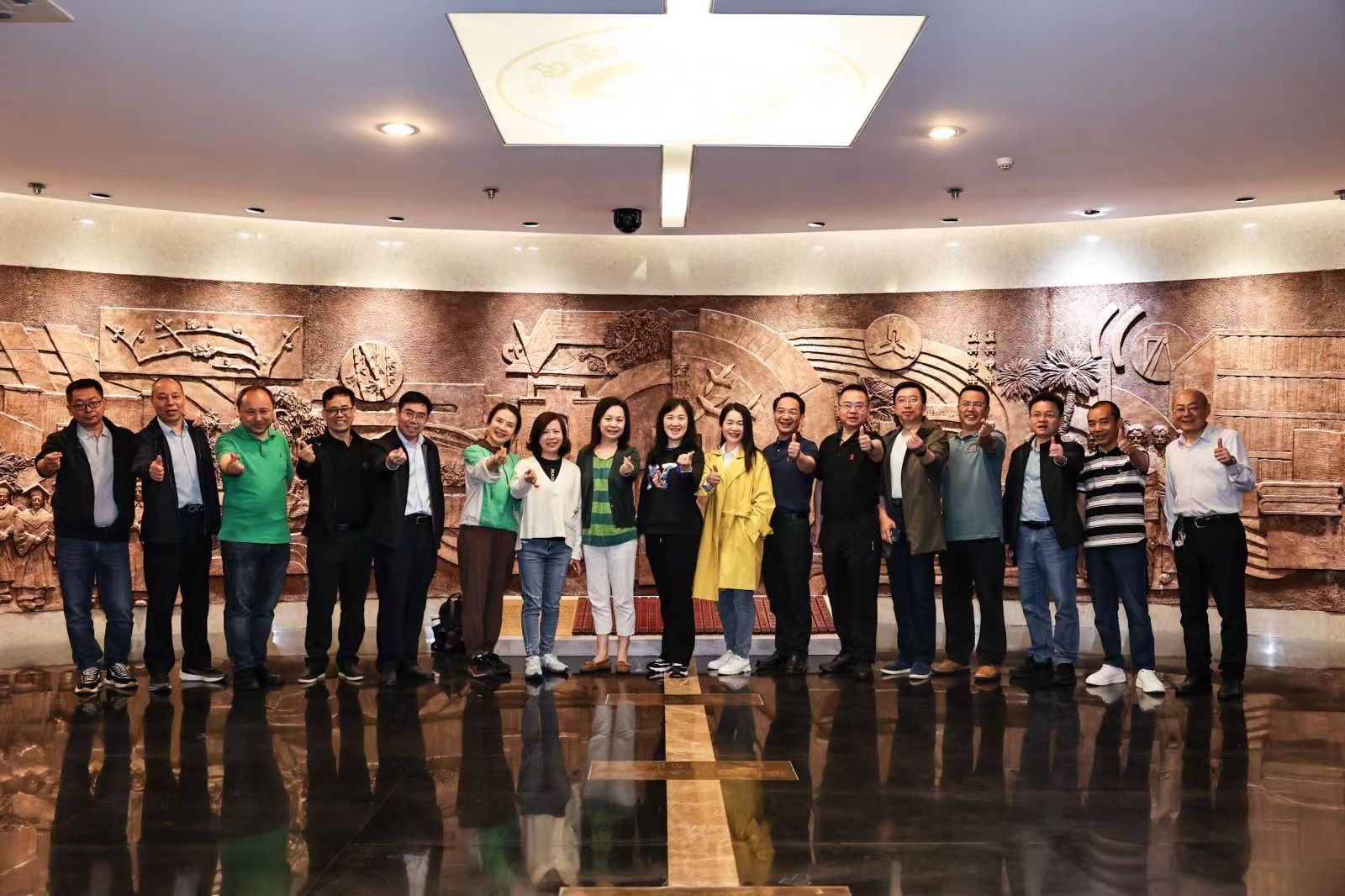 公司90级工业经济系员工返校活动顺利举行