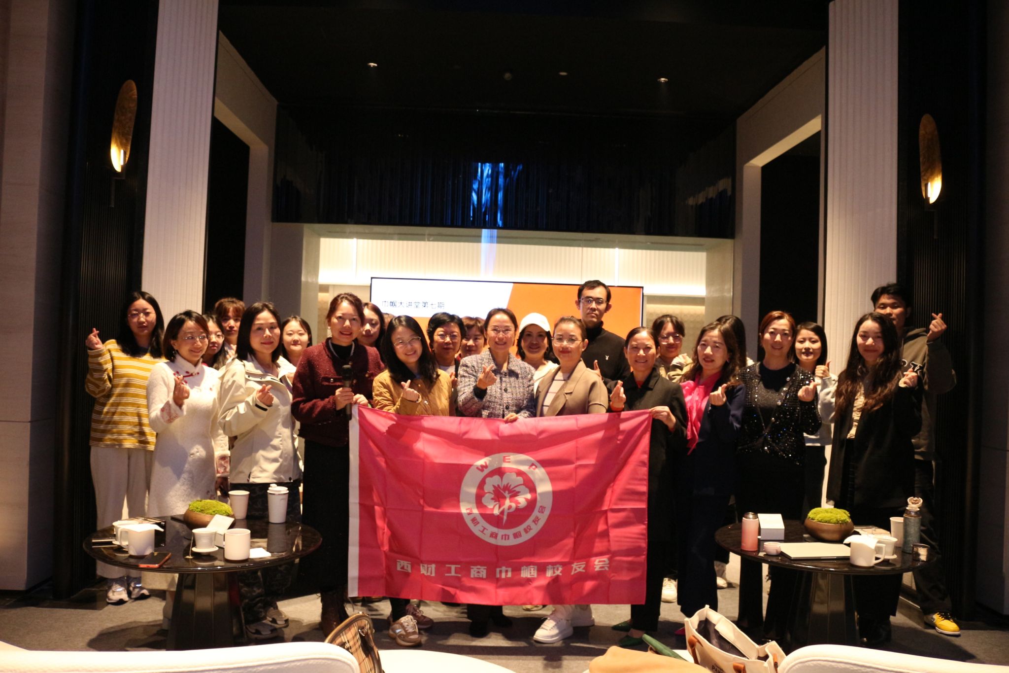 员工校庆丨英国365上市公司组织开展员工主题座谈会：女性创业者的平衡之道