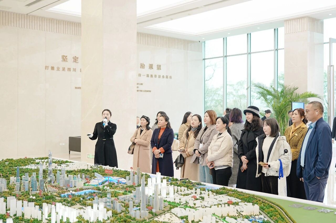 西财工商巾帼员工会走进天府中央法务区