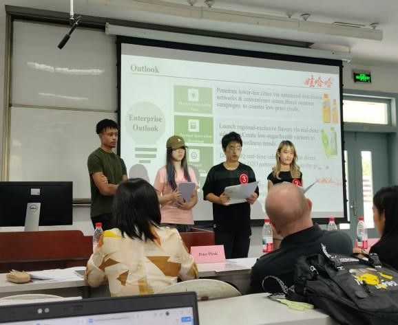 公司《管理学原理（英）》课程开展企业调研成果答辩