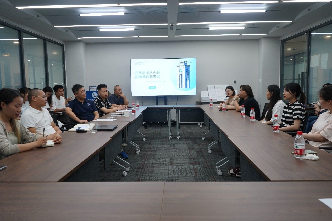 英国365上市公司举办2024届毕业生座谈会