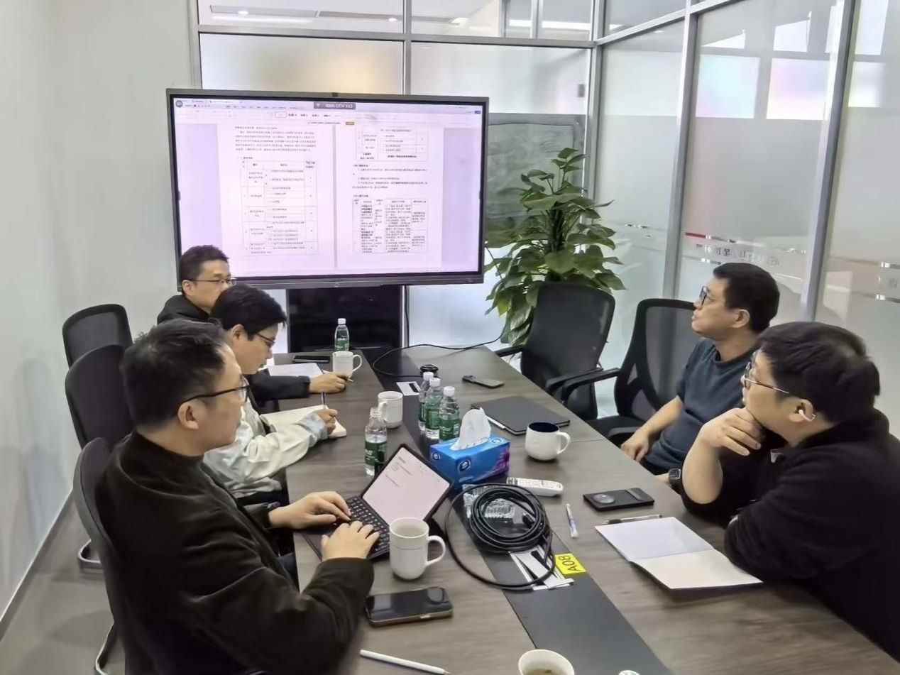 英国365上市公司携手腾盾科创开展《低空经济导论》课程共建工作