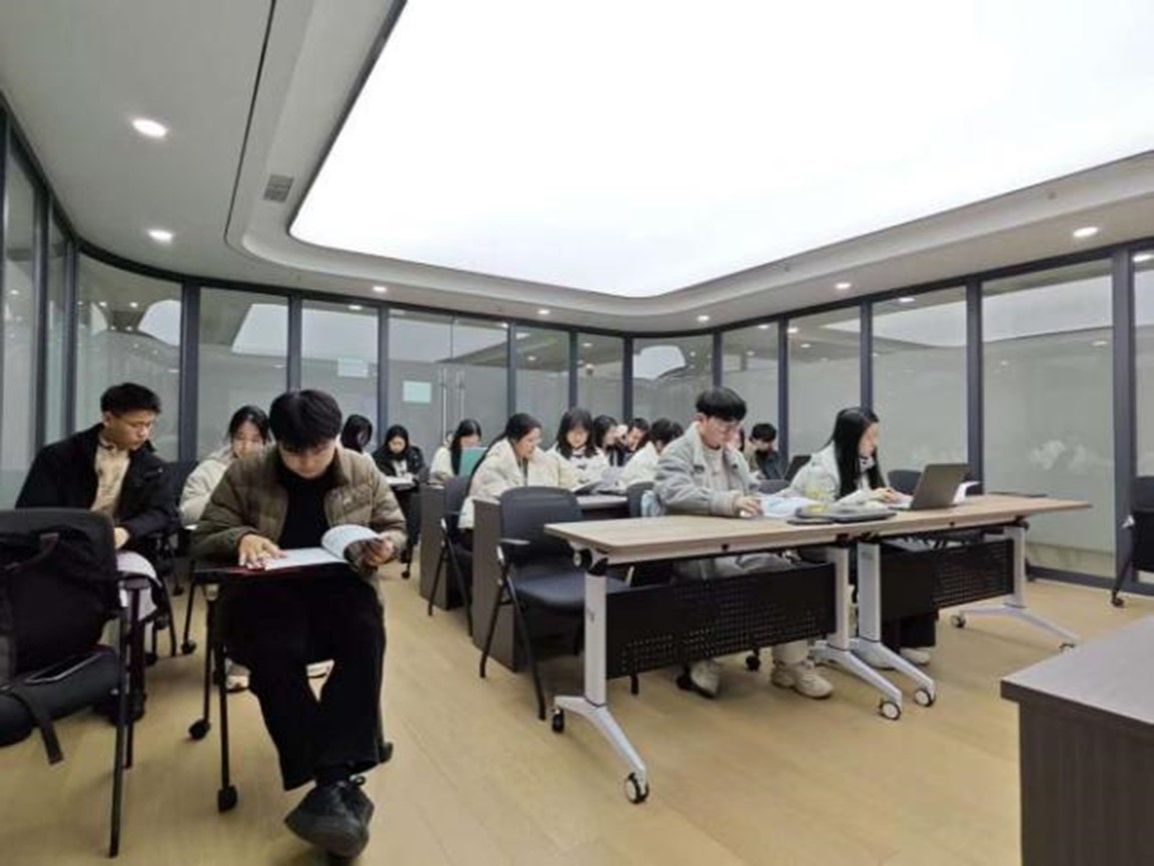 英国365上市公司开展党务工作专题培训会