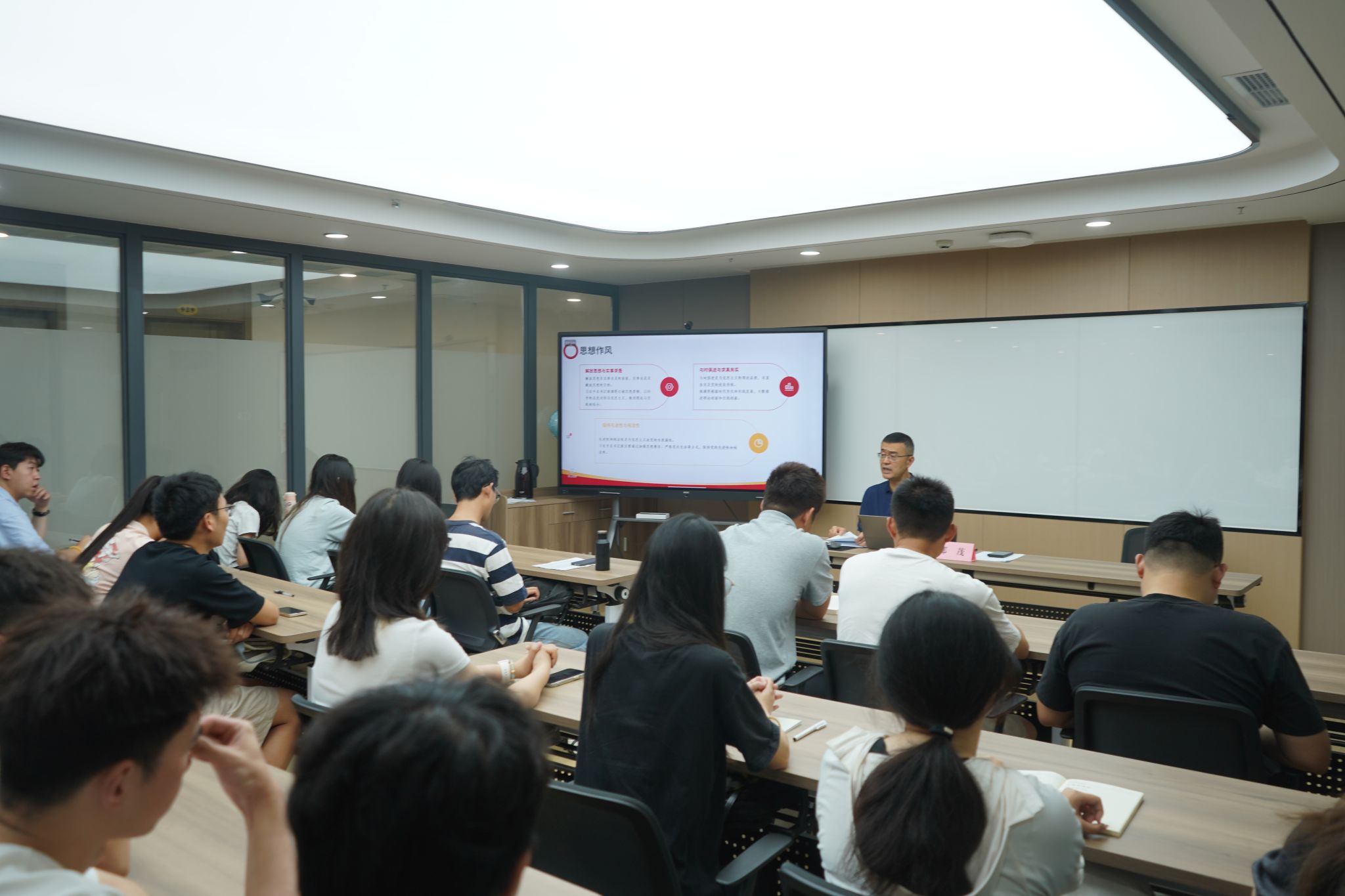 英国365上市公司开展“加强党的作风建设”专题党课 深入贯彻中央八项规定精神学习教育