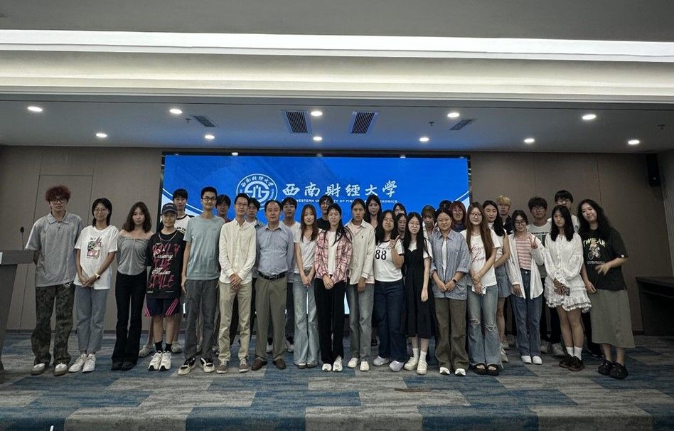 公司市场营销系举办硕士新生见面会及本科师生交流会