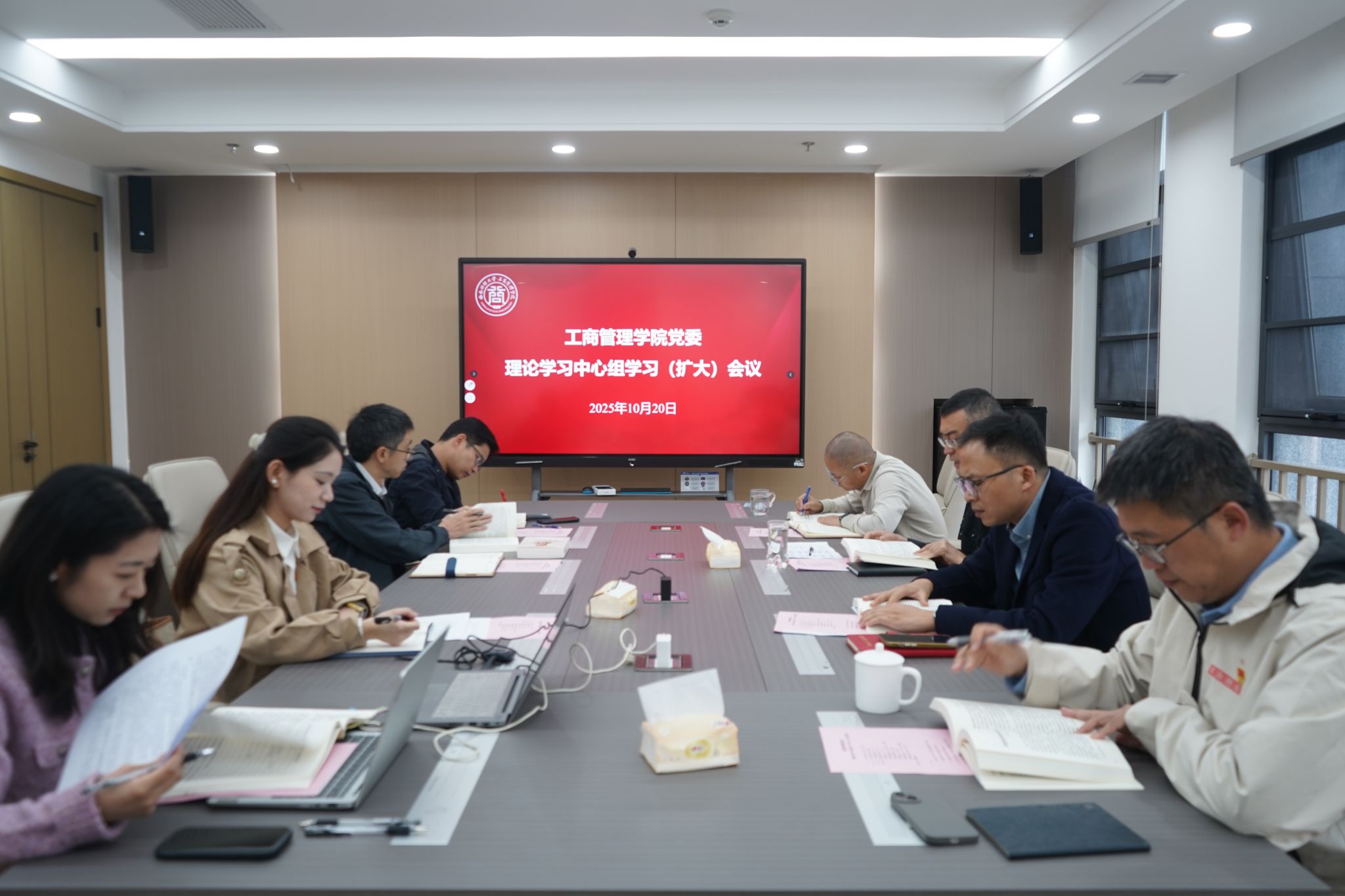 公司党委召开理论学习中心组学习（扩大）会议，专题学习《习近平谈治国理政》第五卷
